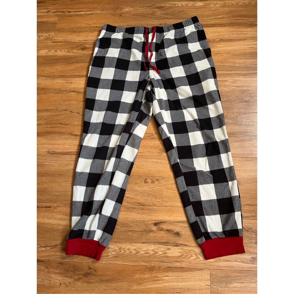 North Pole Trading Company Mens Large Black and White Plaid Fleece Pajamas